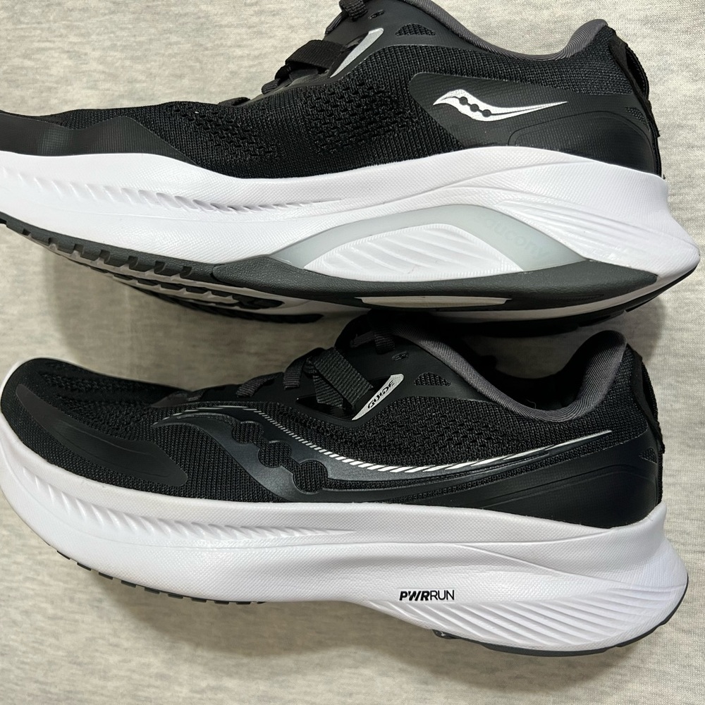 Women’s Saucony Guide 15. Size 8 medium.